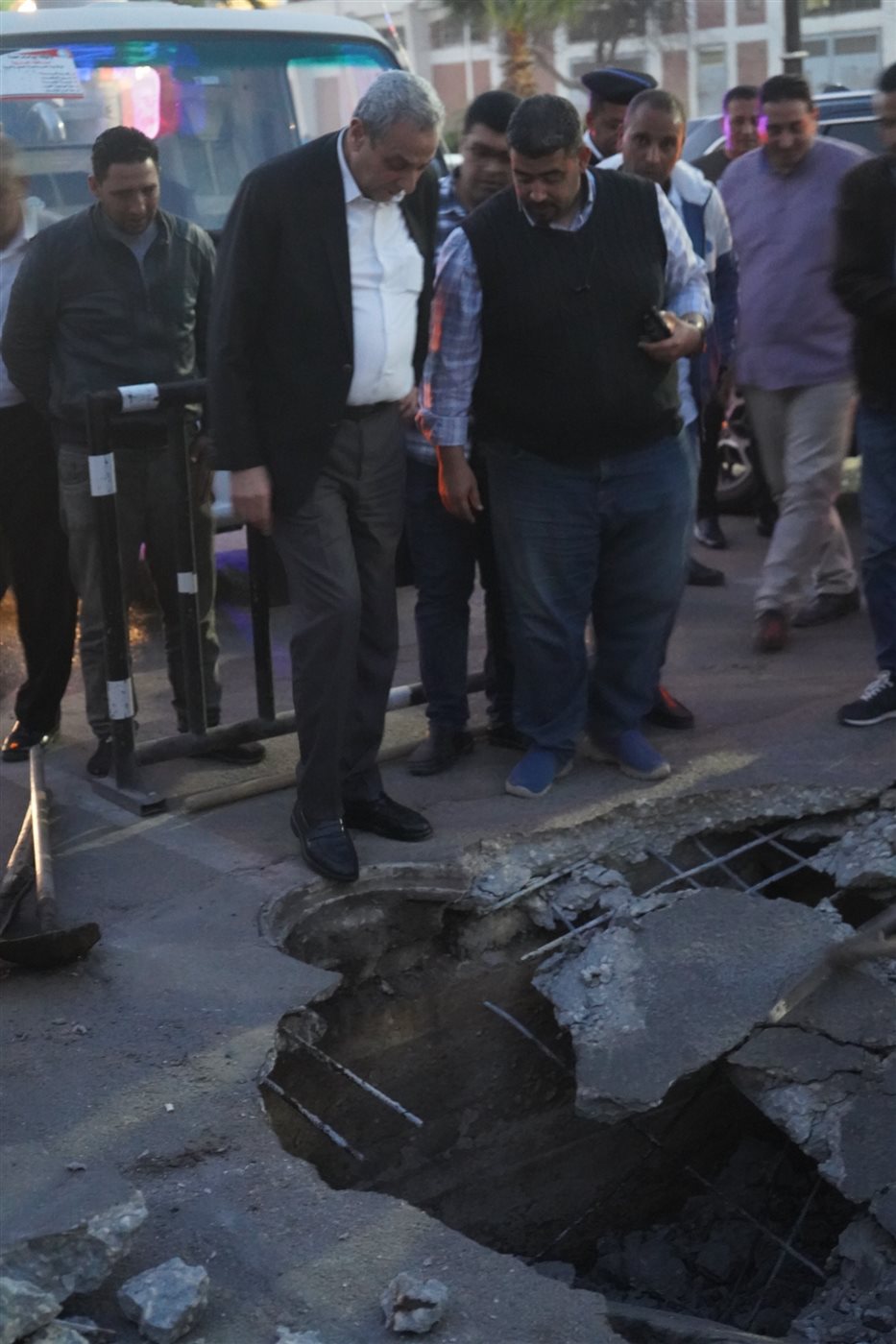 محافظ الغربية يتابع موقع الهبوط الأرضي بطنطا 