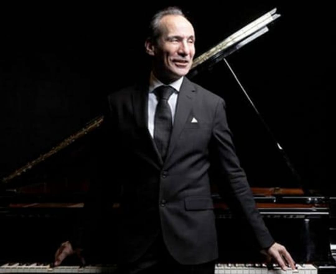 الموسيقار وعازف البيانو عمرو سليم الذي يحيي حفلا في الأوبرا&nbsp;