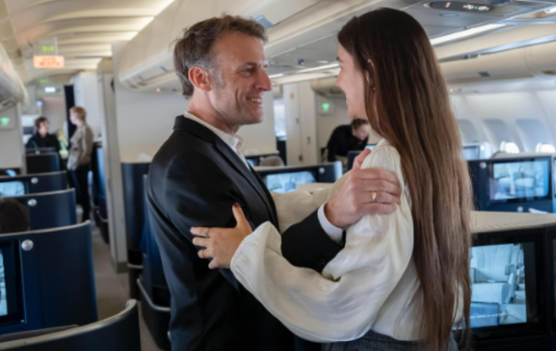 الرئيس الفرنسي ماكرون وفرح الديباني