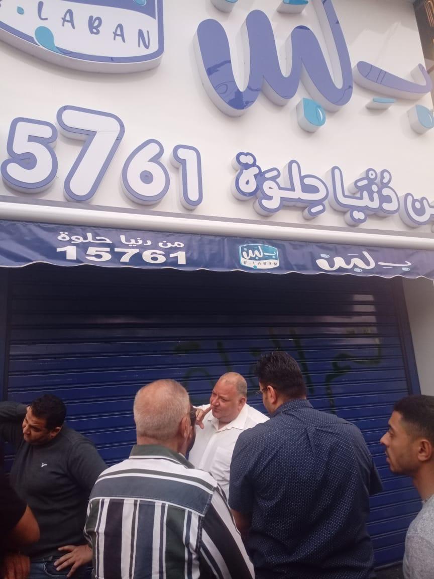 غلق محالان بـ لبن ووهمي في مصر الجديدة لإدارتهما بدون ترخيص