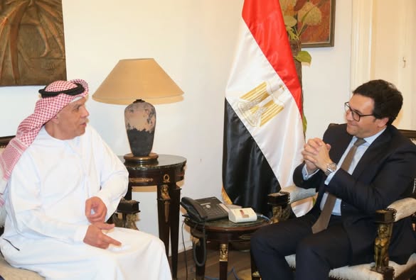 وزير الثقافة يعقد اجتماعًا موسعًا مع الهيئة العربية للمسرح