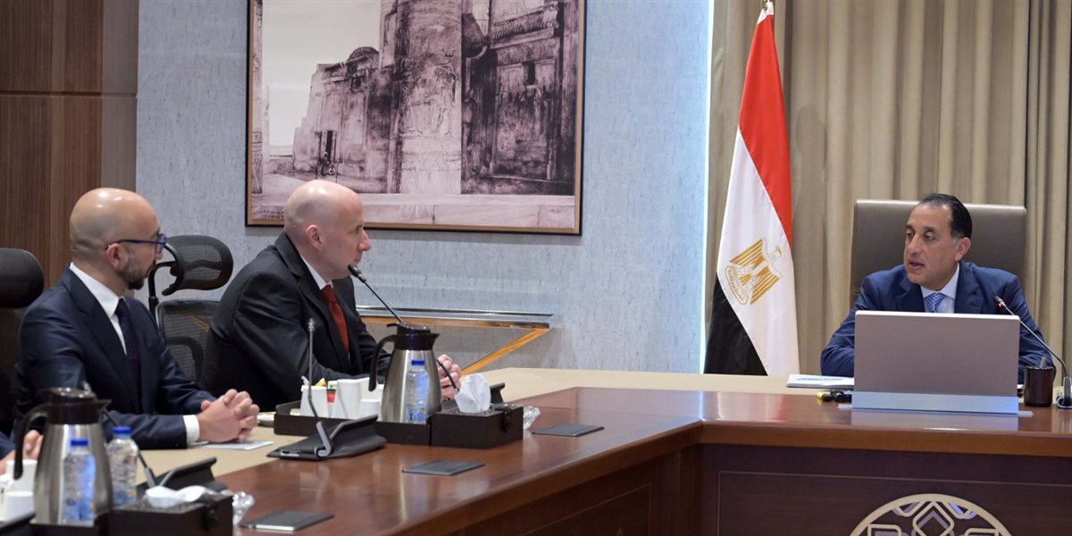 رئيس الوزراء يلتقي رئيس مجلس إدارة مجموعة 