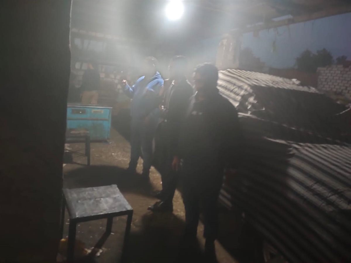 ضبط 4500 كجم أسماكا مدخنة داخل حظيرة مواشٍ