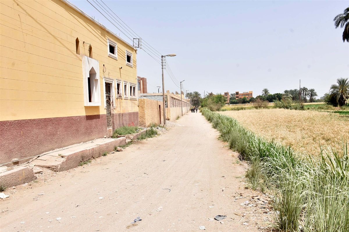 محافظ الأقصر وافتتاح مشروعات بالطود