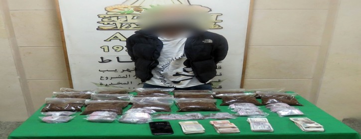 متهم بحيازة المواد المخدرة 