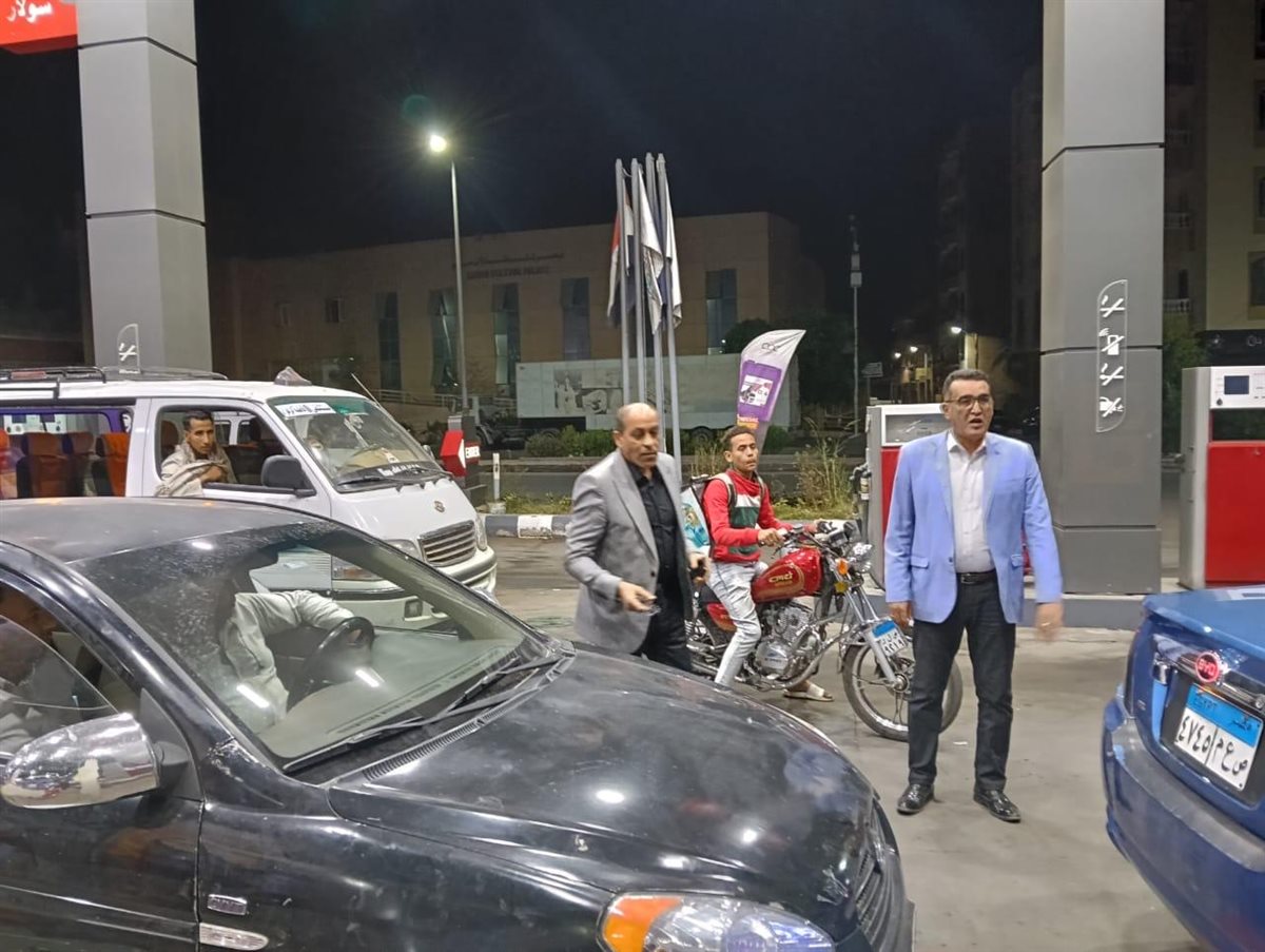 انتظام العمل بمحطات الوقود بعد رفع اسعارة بالأقصر