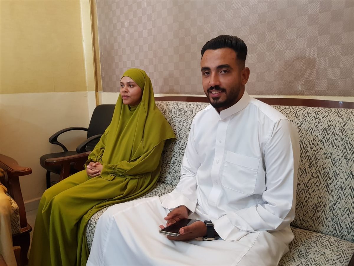 سائحة أمريكية بالأقصر تعلن اسلامها وتسمى نفسها عائشة