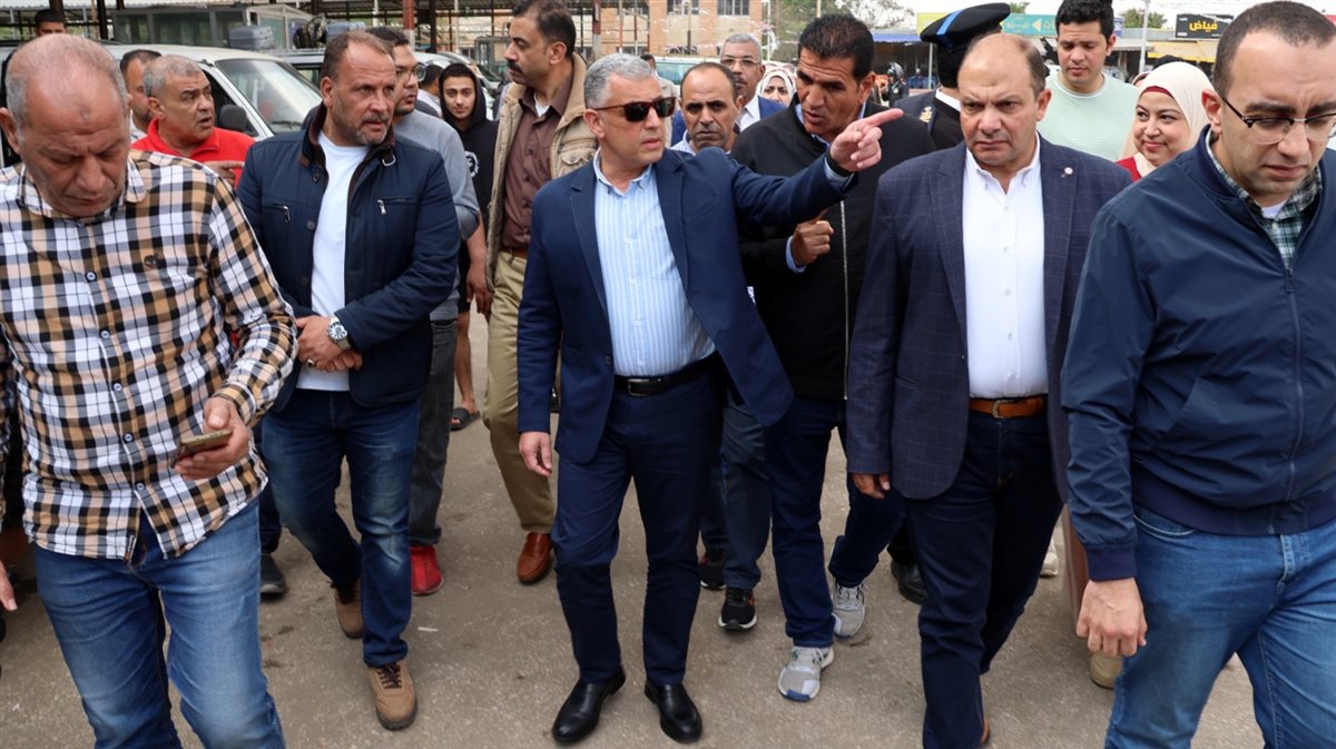 جانب من جولة المحافظ 