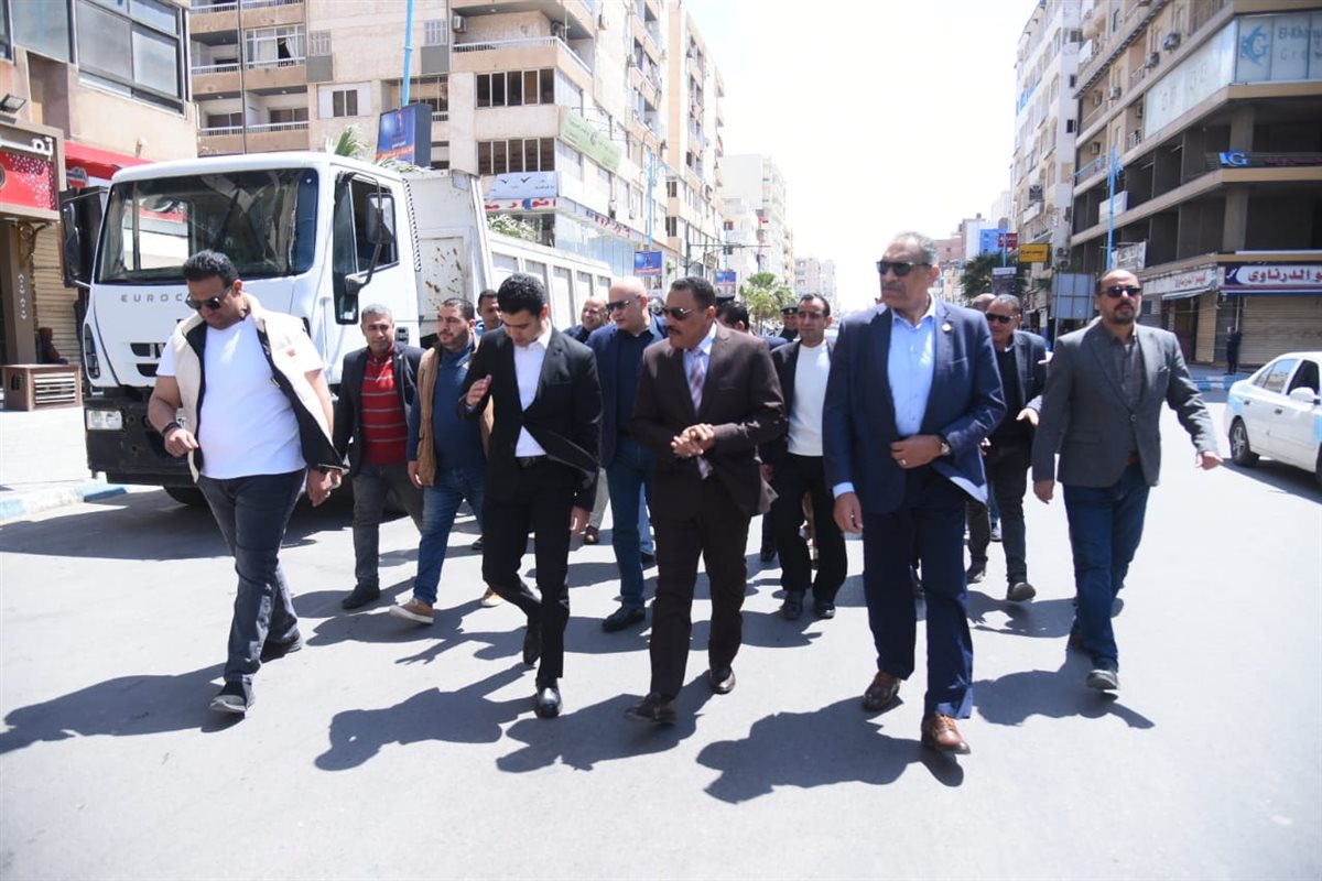 جانب من جولة محافظ مطروح على للاطمئنان على المواقف