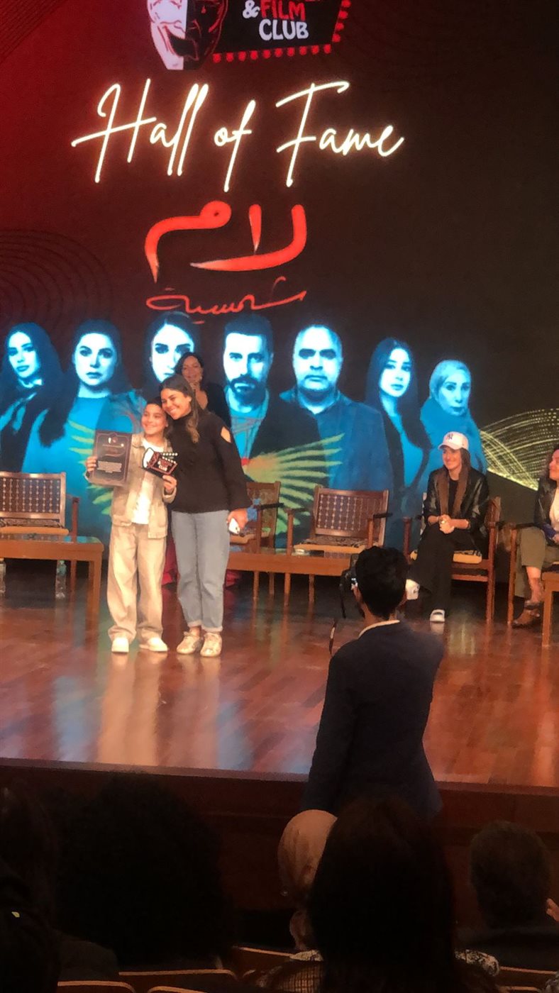 بحضور كرم الشناوي وأمينة خليل ويسرا اللوزي.. الجامعة الأمريكية تكرّم أبطال مسلسل لام شمسية