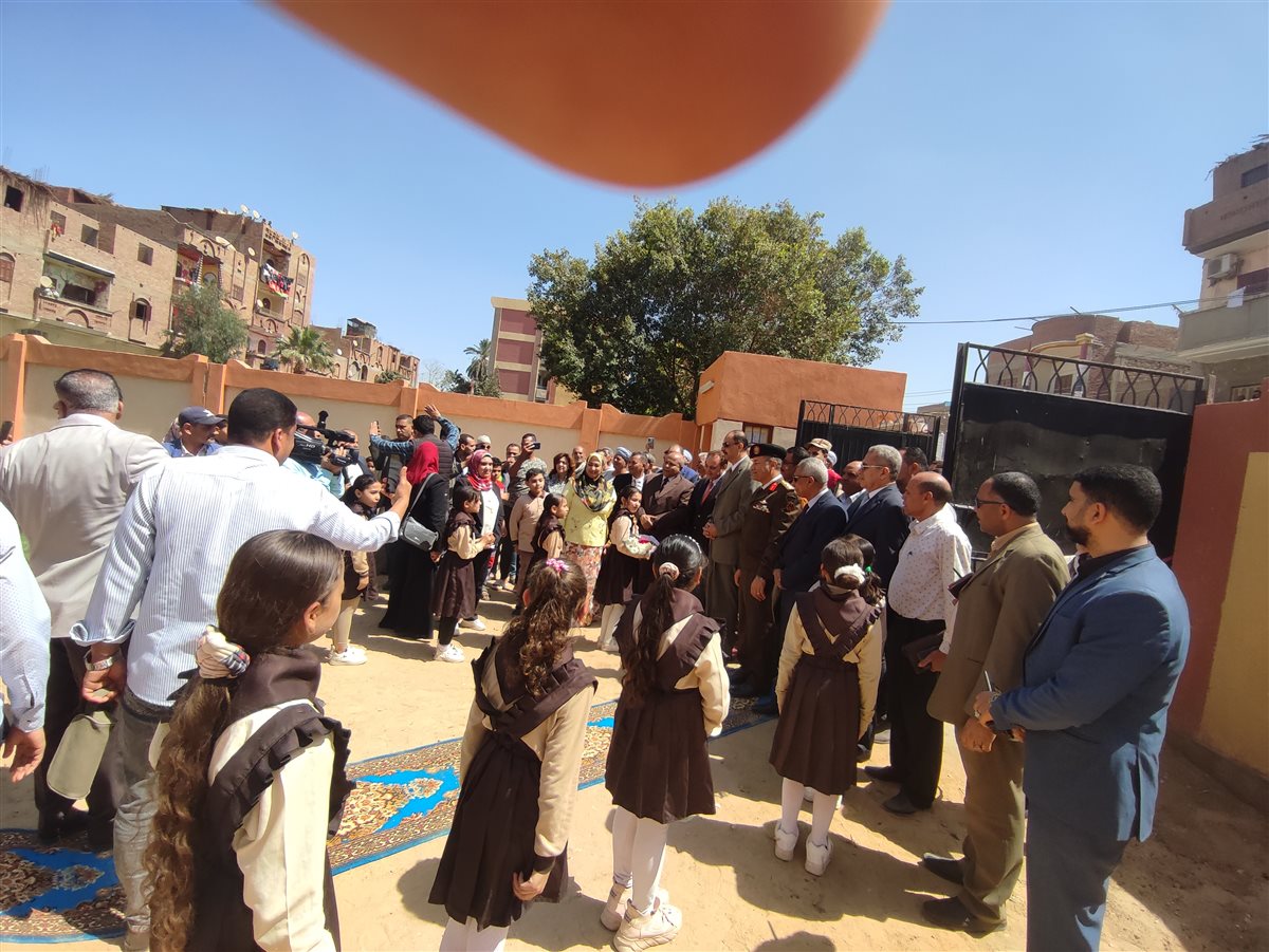 افتتاح المدرسة