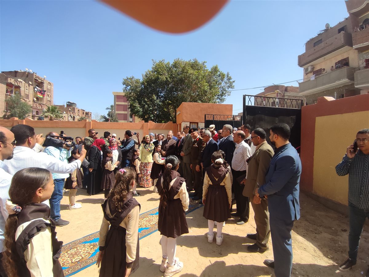 افتتاح المدرسة