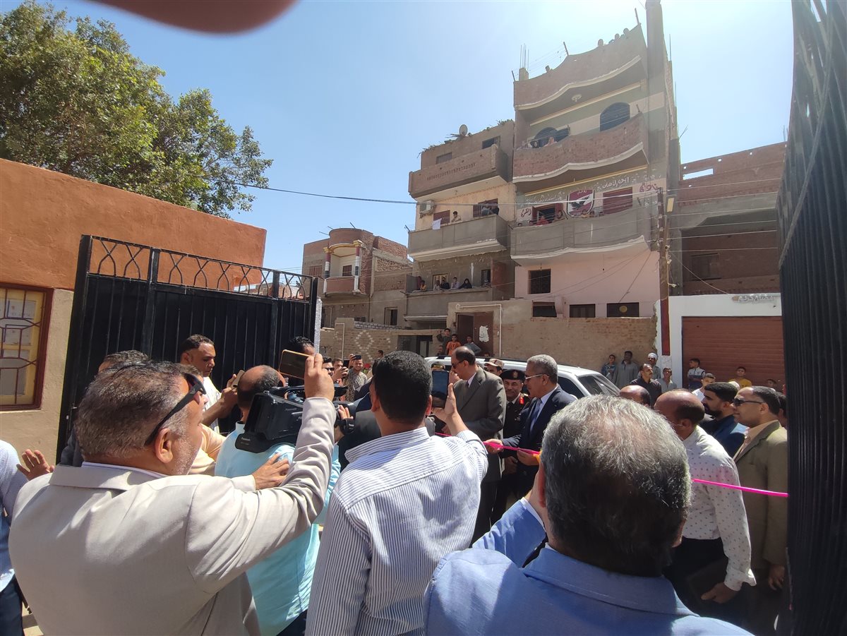 افتتاح المدرسة