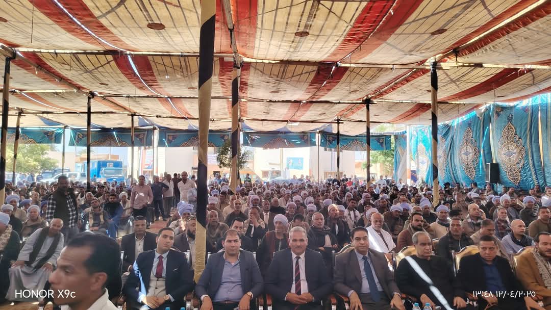 نائب محافظ سوهاج يقود صلح بين عائلتي آلـ شبيب وآلـ السمان بقرية عرابة أبو الدهب