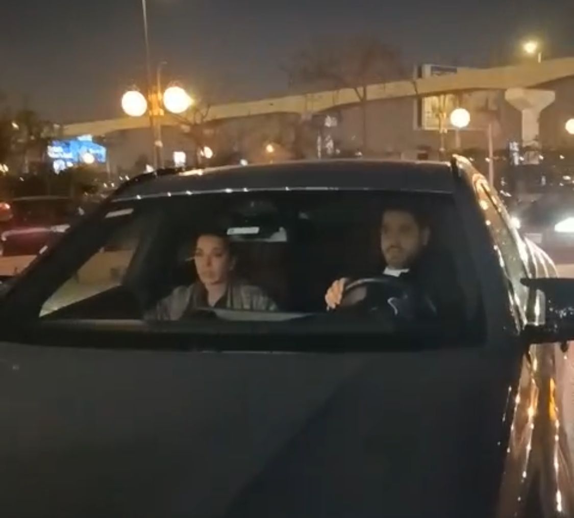 أصالة تساند رامي صبري في عزاء حماته بمسجد الشرطة بالشيخ زايد