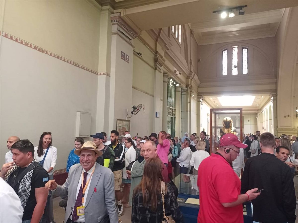 إقبال كبير من السائحين على زيارة المتحف المصري بالتحرير