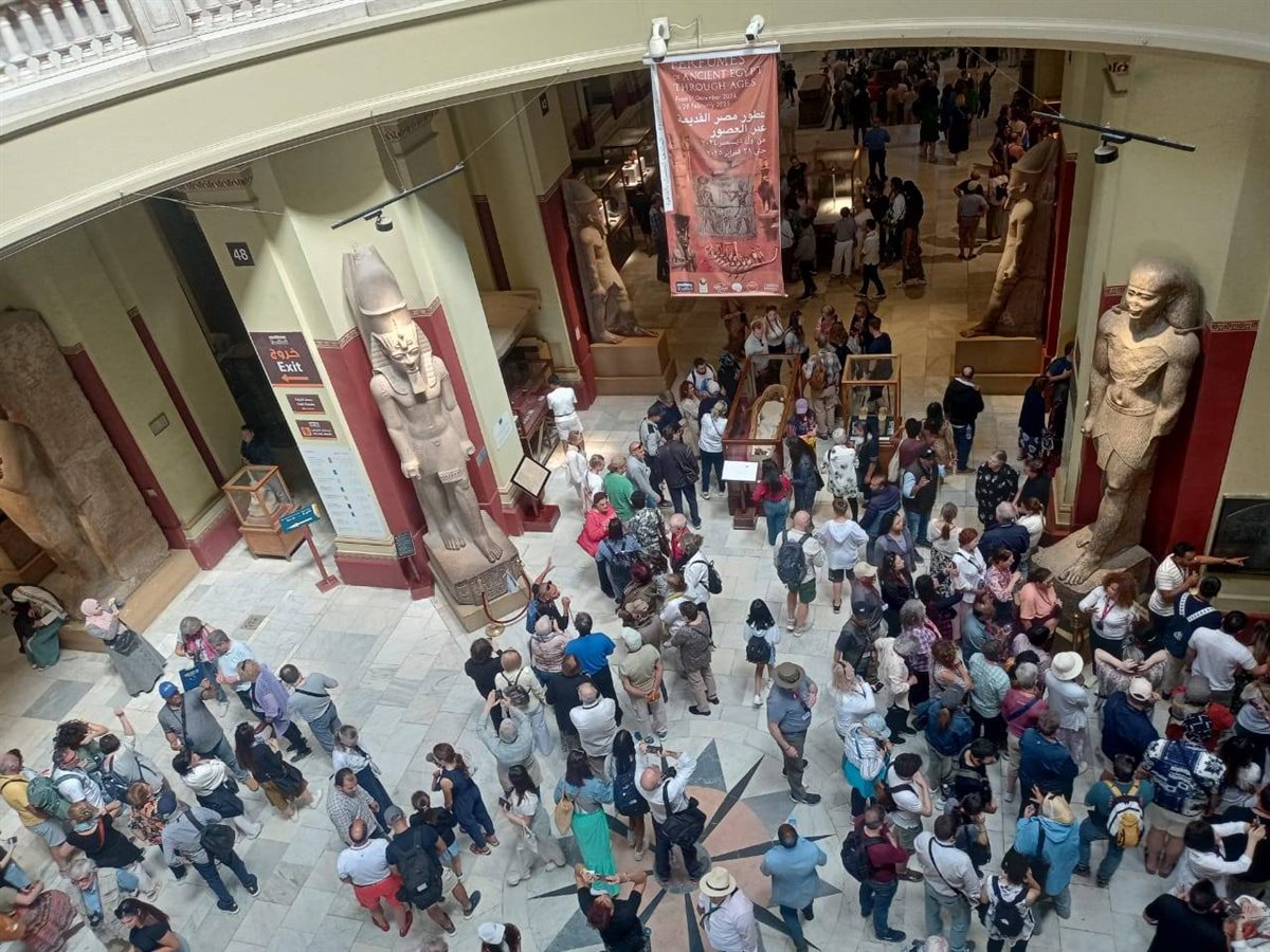 إقبال كبير من السائحين على زيارة المتحف المصري بالتحرير