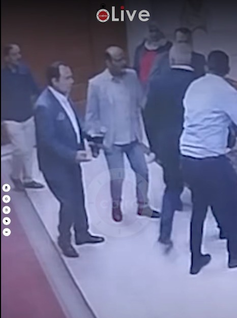 لحظة تعدي سكرتير محافظة سوهاج على النائب