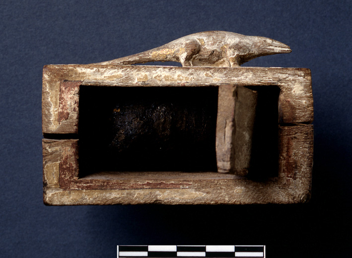  تابوت به مومياء نمس من العصر المتأخر