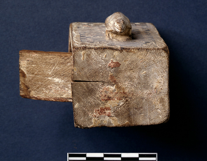  تابوت به مومياء نمس من العصر المتأخر