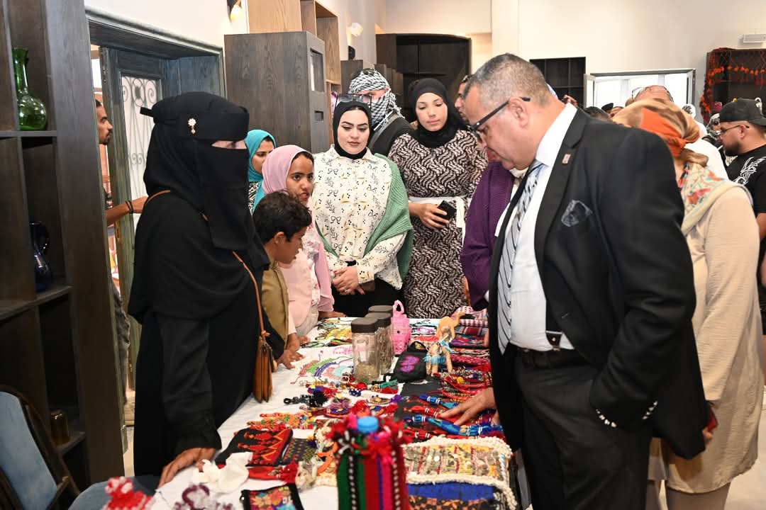 محافظ جنوب سيناء يتفقد قرية التراث البدوي