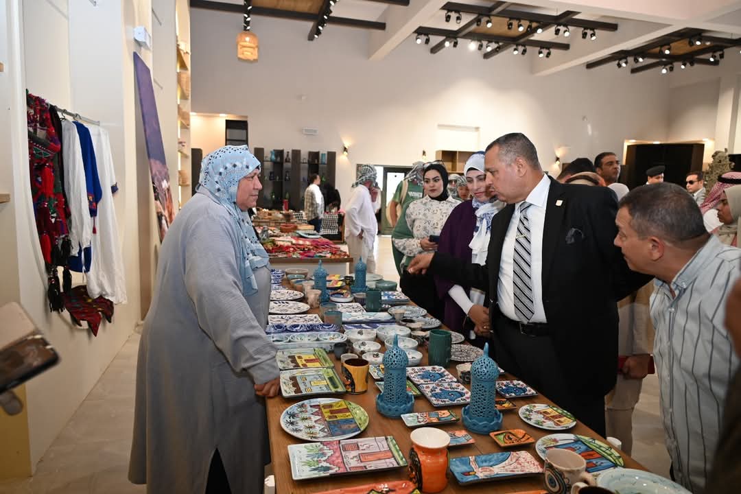 محافظ جنوب سيناء يتفقد قرية التراث البدوي