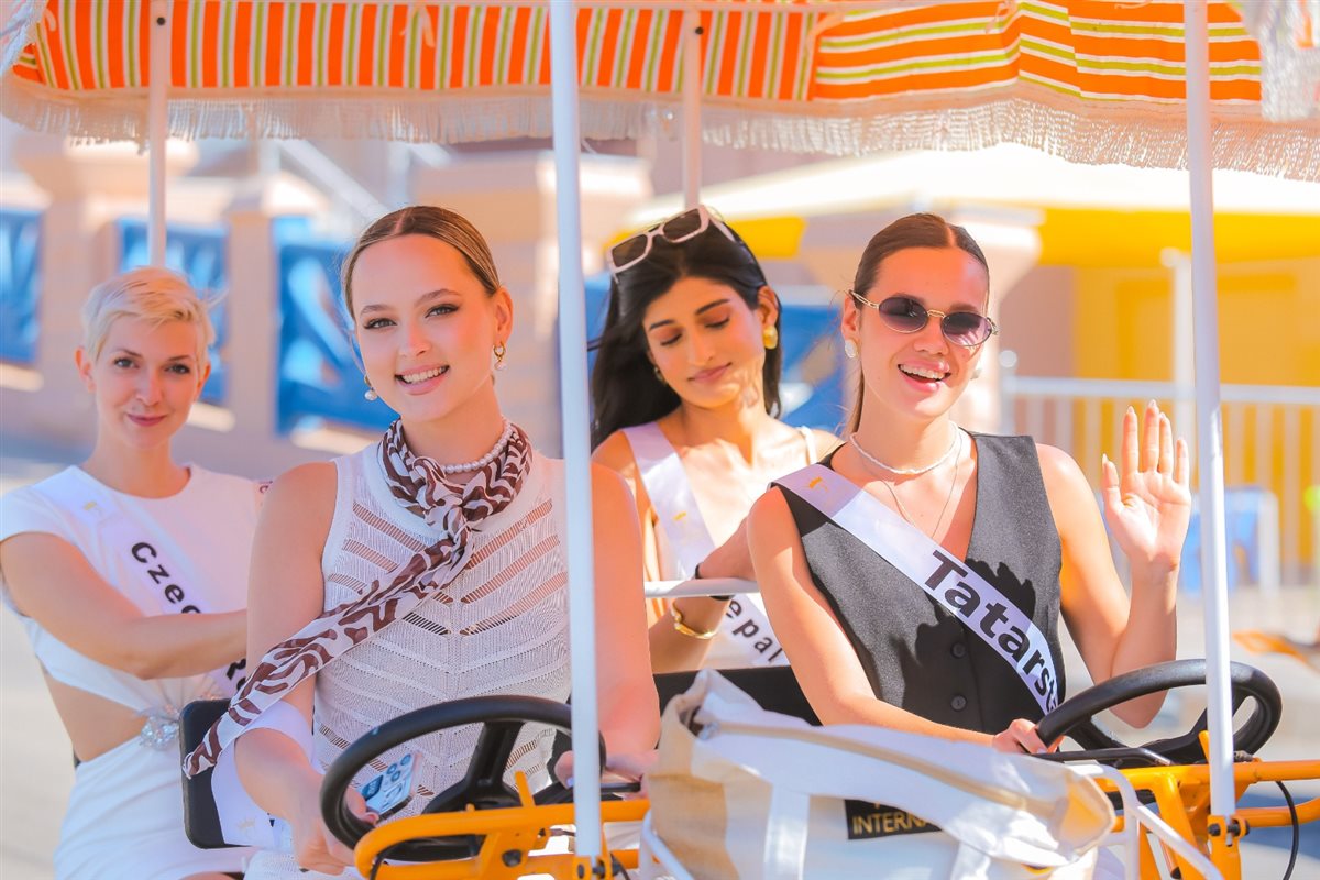 المتسابقات على ملكة جمال العالم للسياحة والبيئة 