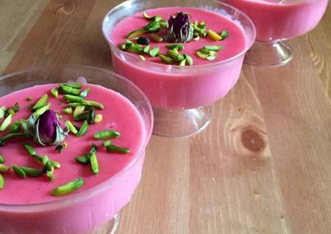 وصفة جديدة وغير مكلفة.. طريقة عمل مهلبية ورد بوصفة سحرية