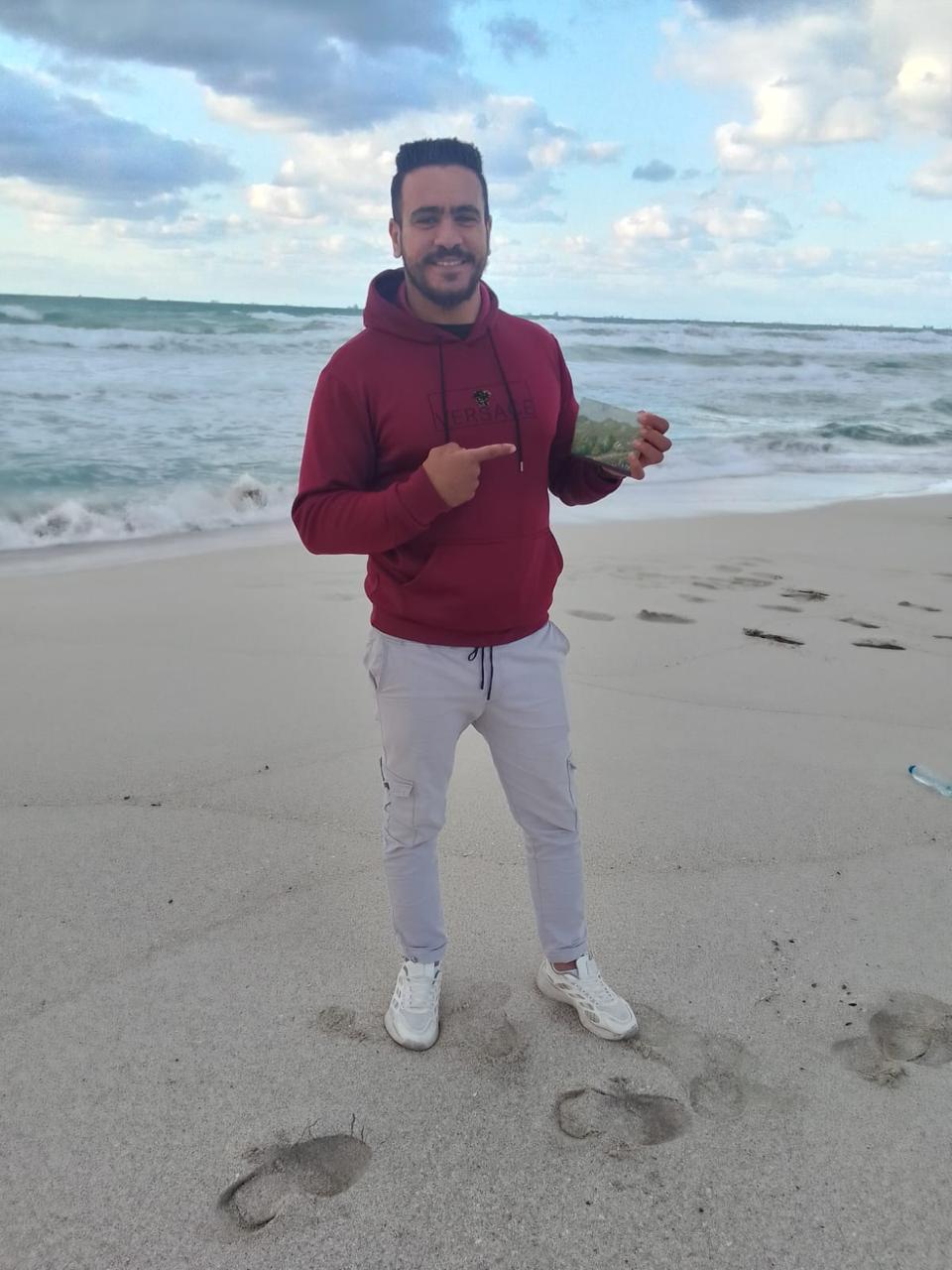 الشاب الذي عثر على اللوحة 