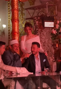 فلذة كبدي.. بكاء وتأثر أحمد زاهر أثناء عقد قران ابنته على هشام جمال