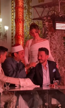 فلذة كبدي.. بكاء وتأثر أحمد زاهر أثناء عقد قران ابنته على هشام جمال