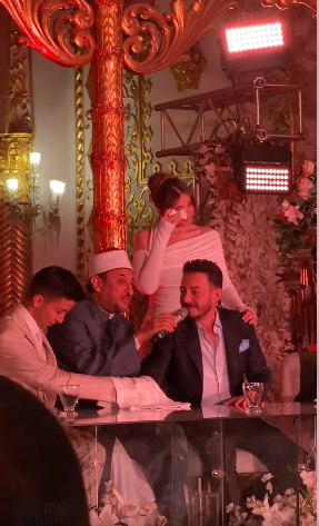 فلذة كبدي.. بكاء وتأثر أحمد زاهر أثناء عقد قران ابنته على هشام جمال