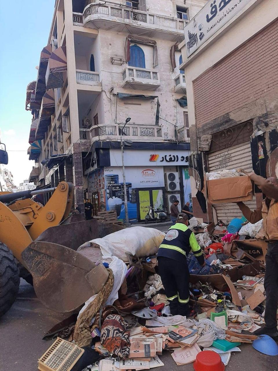 حملات إزالة التعديات بشارع البازار 