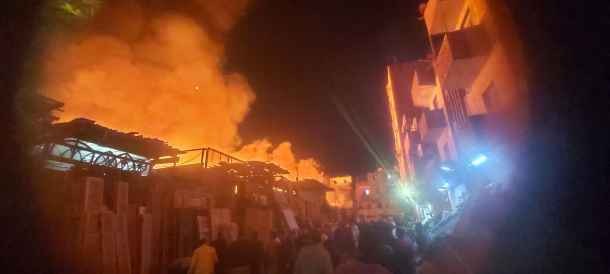  حريق مخازن أخشاب بالشرابية