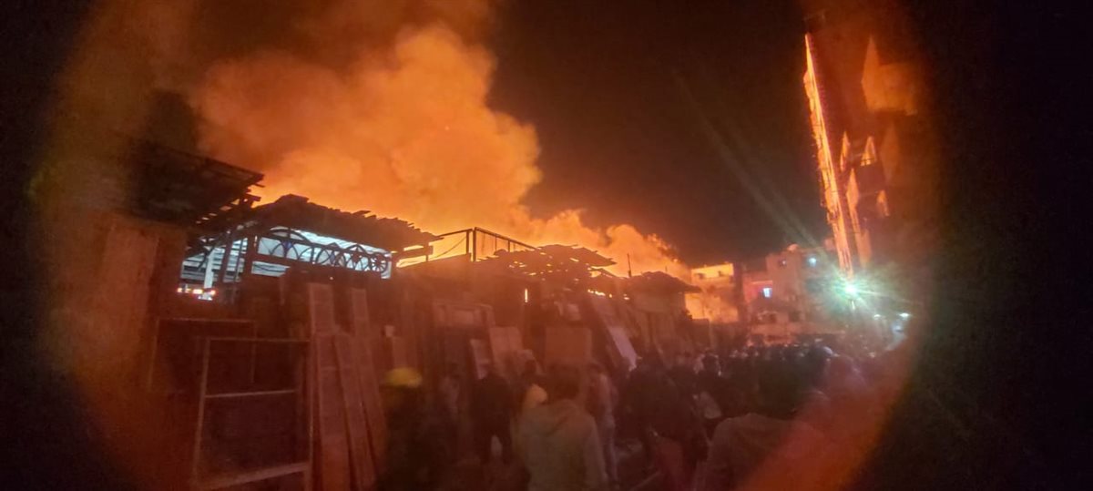  حريق مخازن أخشاب بالشرابية