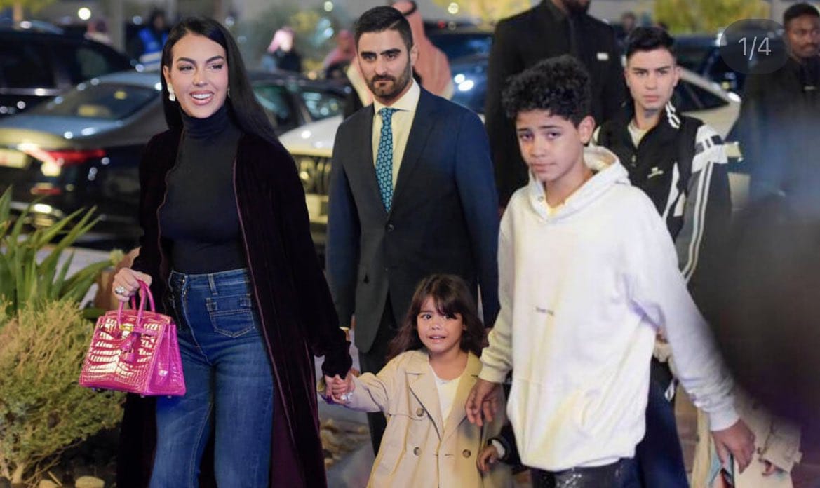 إطلالات جورجينا في المملكة العربية السعودية