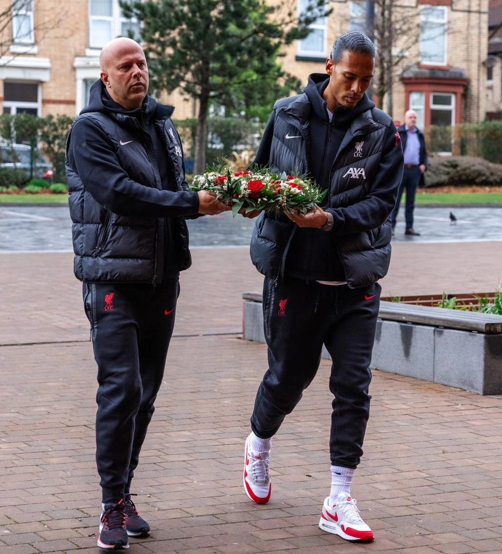 ليفربول يحيي الذكرى الـ 36 لوفاة 97 مشجعًا في كارثة هيلزبره