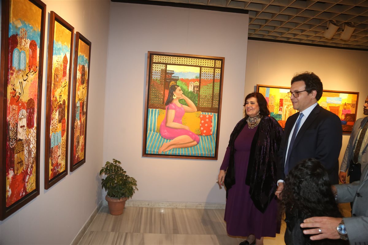 الوزير يتفقد المعارض