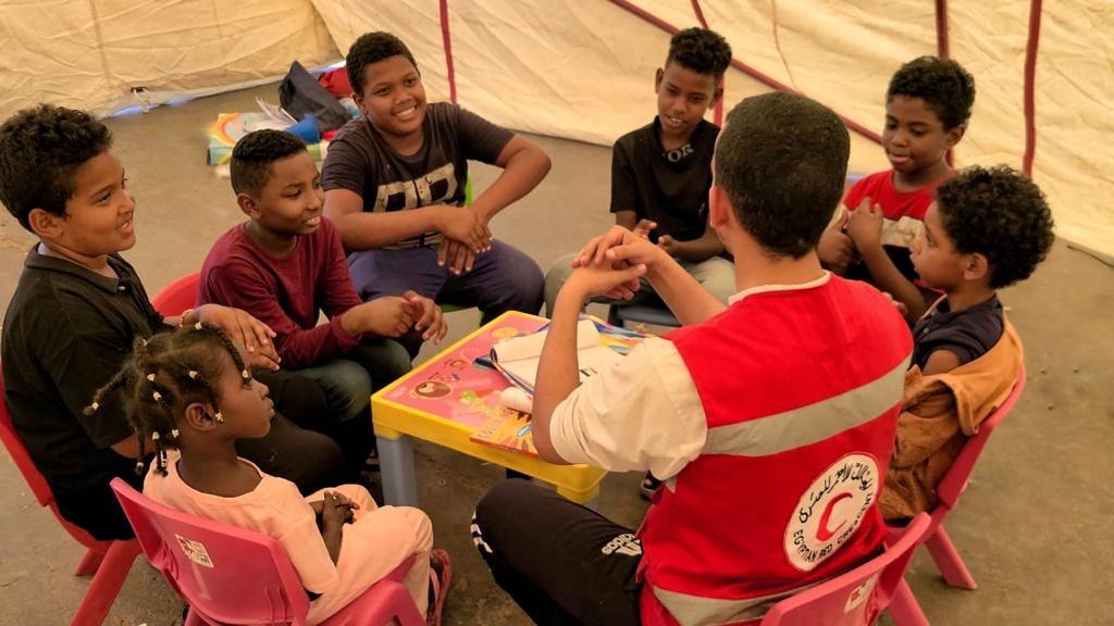 مساعدات الهلال الأحمر المصري للسودانيين