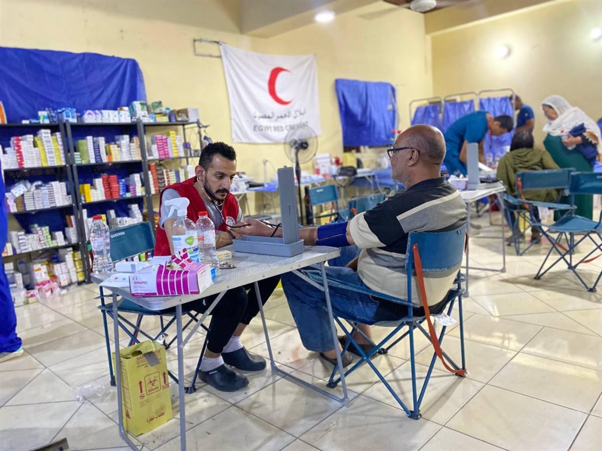 مساعدات الهلال الأحمر المصري للسودانيين