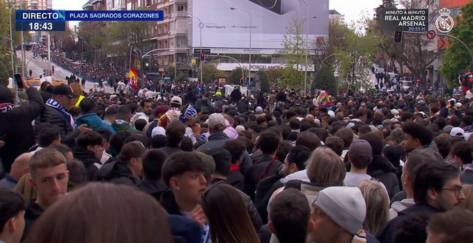 جماهير ريال مدريد خارج ملعب البرنابيو