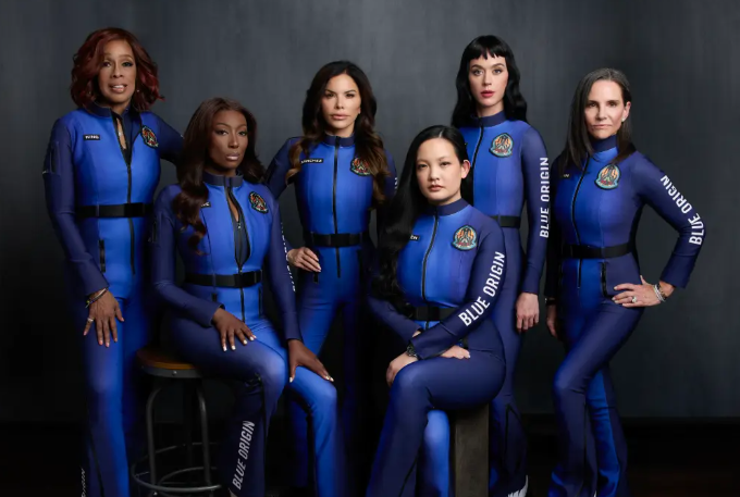 طاقم سيدات الرحلة الفضائية