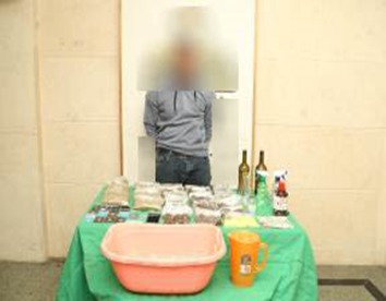 المتهمين والمضبوطات 