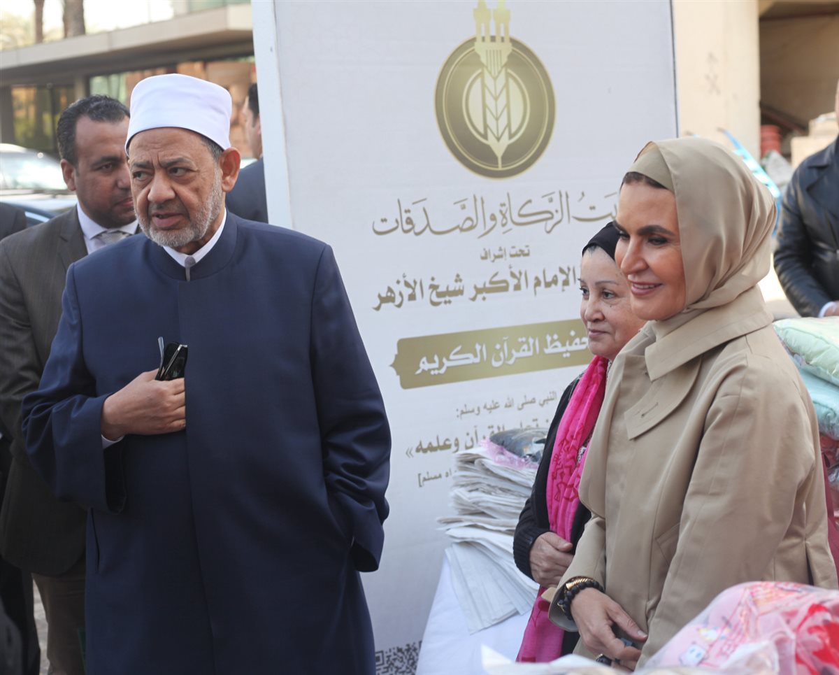 شيخ الأزهر أثناء تفقد حملة لدعم حفظة القرآن الكريم في 5 محافظات