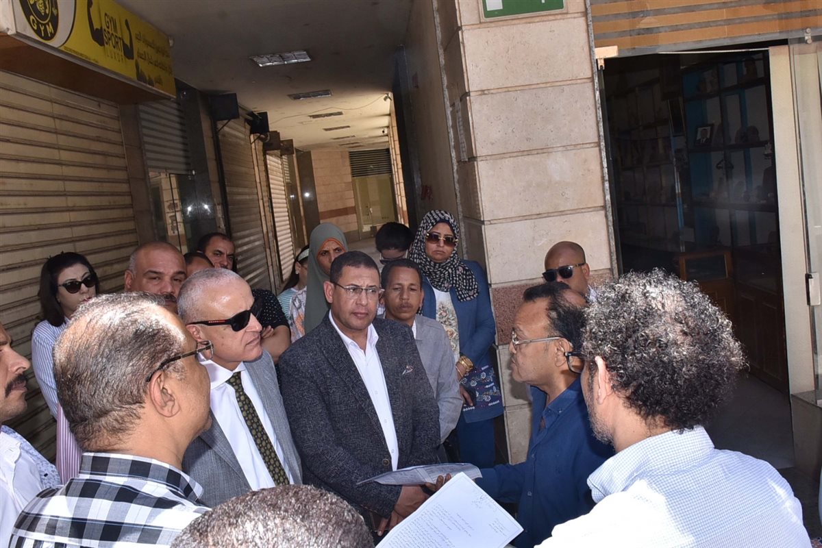 محافظ الأقصر يتفقد سوق مرحبا السياحي