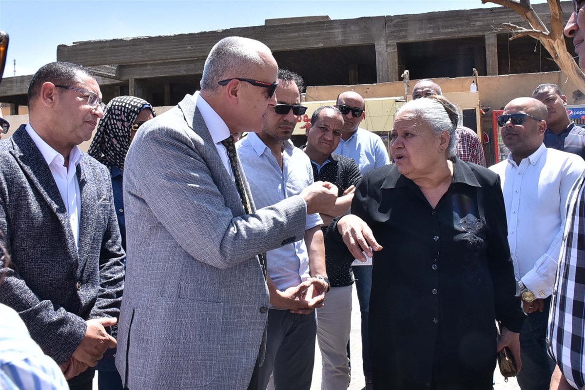 محافظ الأقصر يتفقد سوق مرحبا السياحي