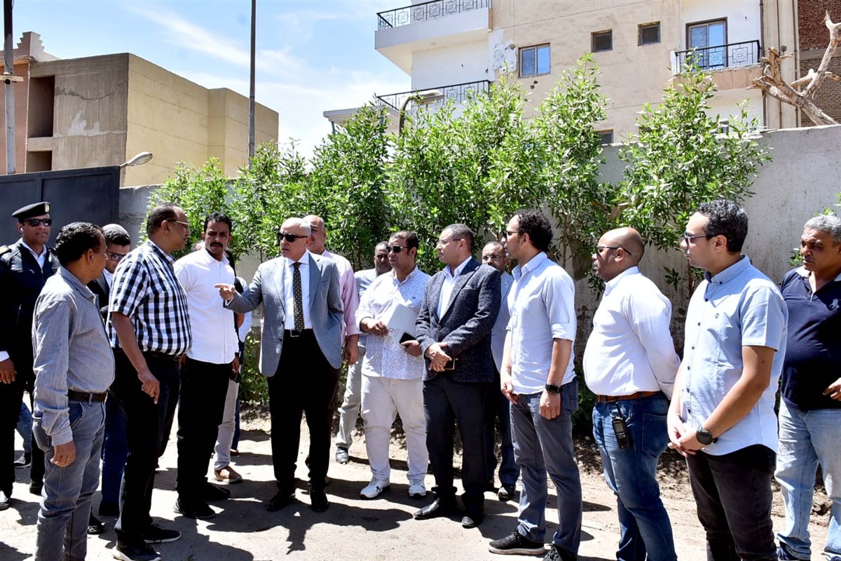 محافظ الأقصر يتفقد سوق مرحبا السياحي