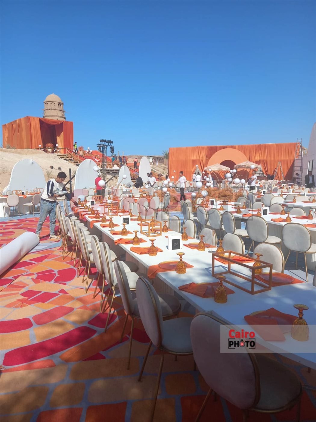 التجهيزات الأخيرة من حفل زفاف ابنة المستشار طاهر الخولي بالجونة