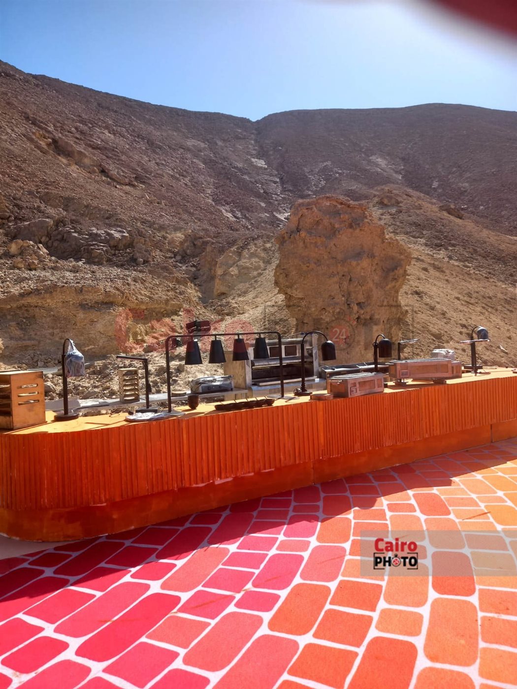 التجهيزات الأخيرة من حفل زفاف ابنة المستشار طاهر الخولي بالجونة