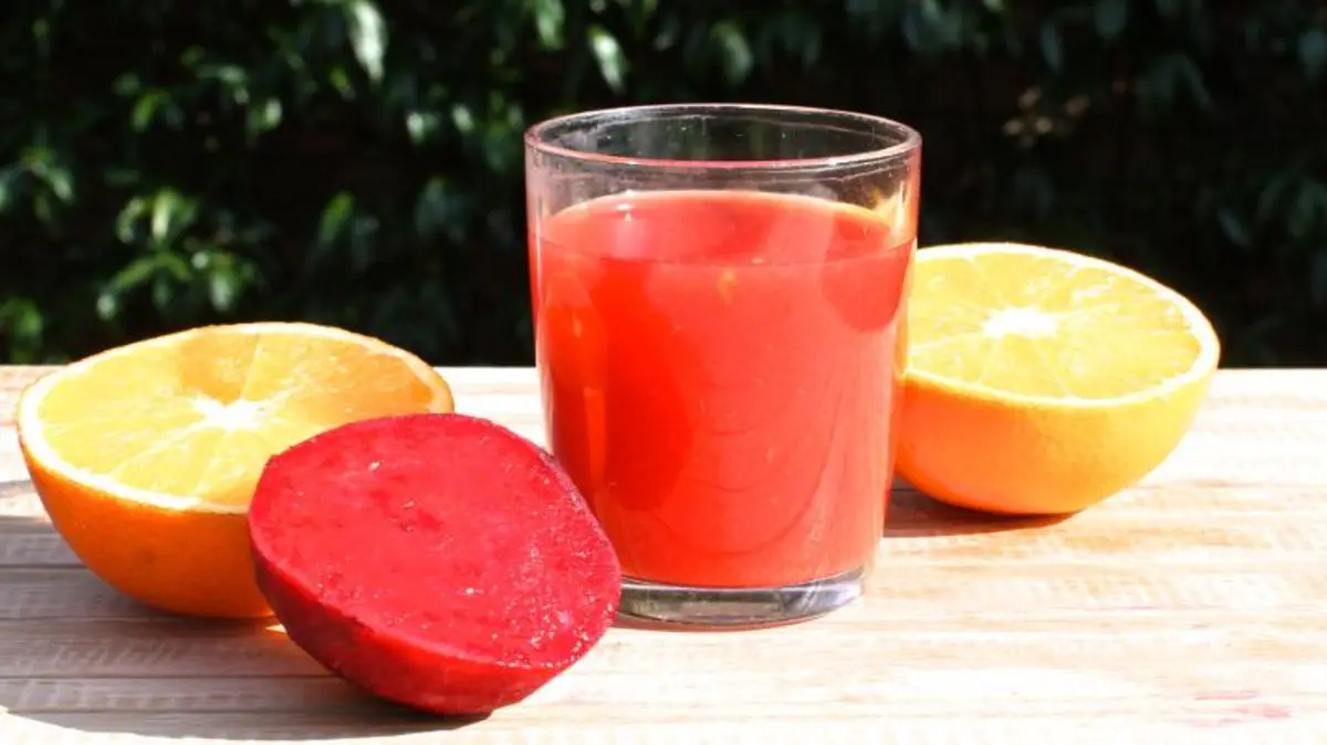 طريقة عمل عصير رمان بالبرتقال بـ 3 مكونات فقط.. أجدد وصفة